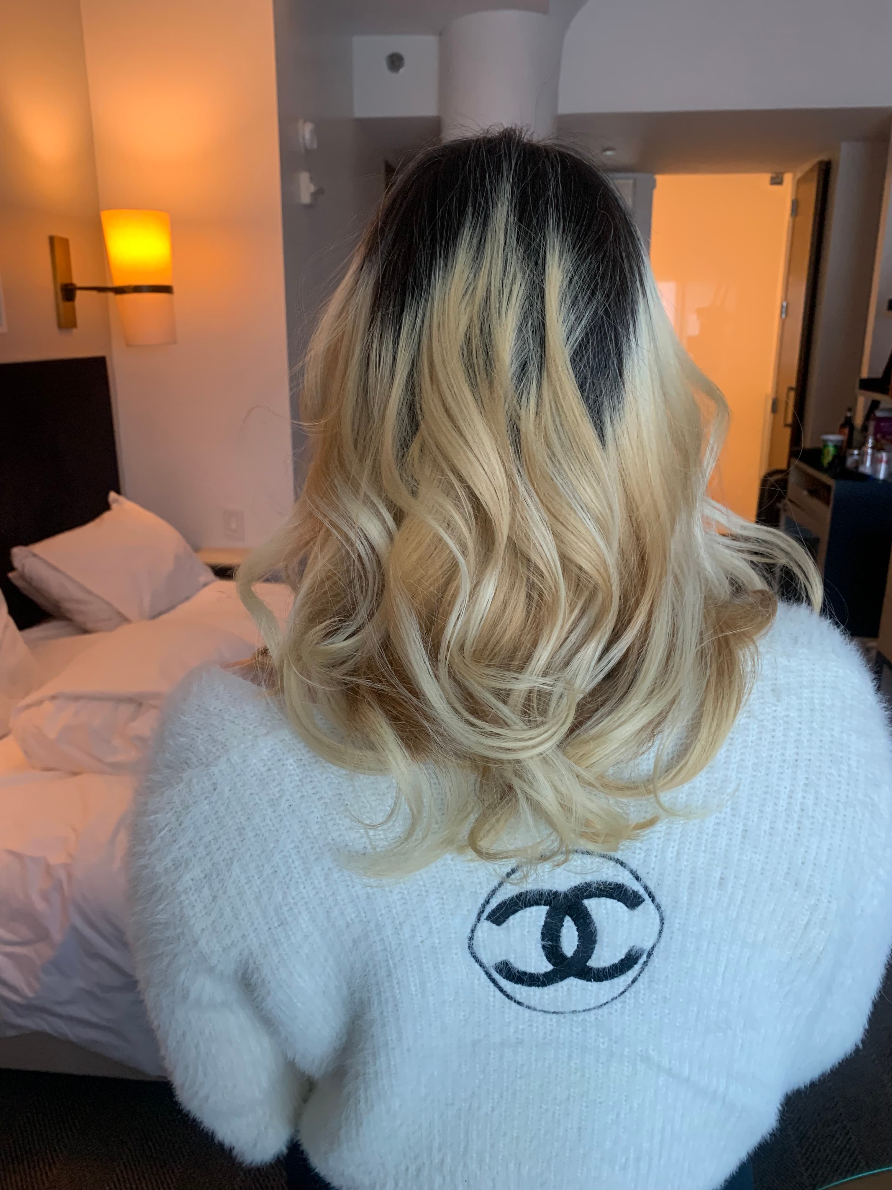 Dark-rooted blonde hairstyle with soft waves